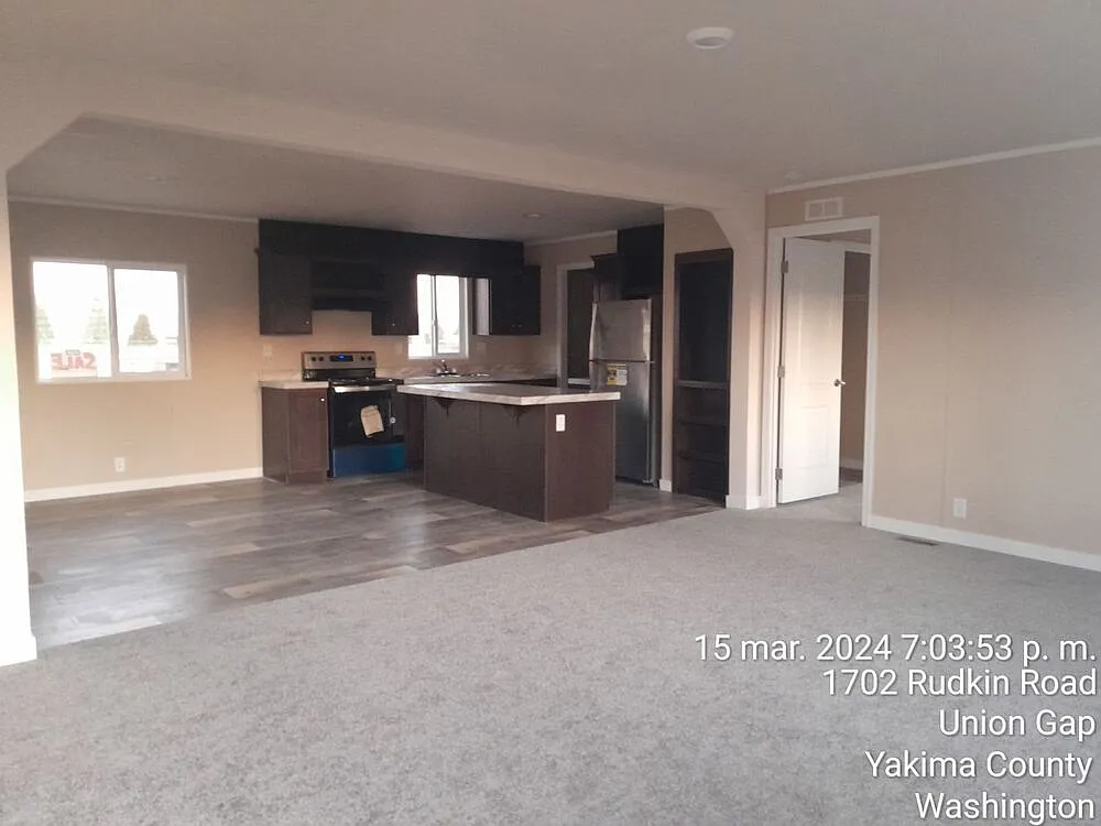 3 bed, 1188 sqft, $1,900 — Photo 3