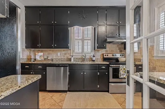 322 Pio Nono Ave #A — Photo 2