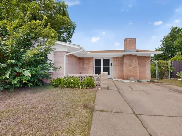 1802 Fairfax Ln, Carrollton, TX 75006