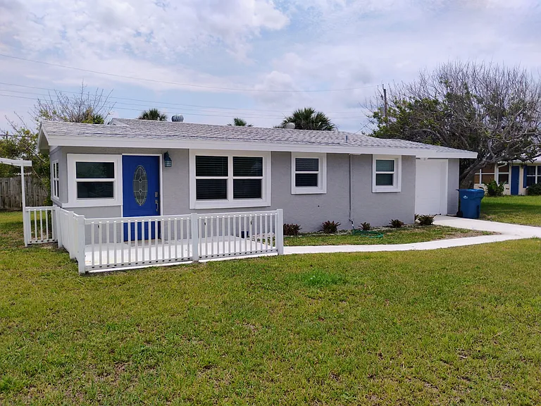 11 Ocean Breeze Cir — Photo 1