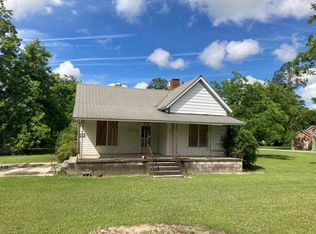 709 Railroad St, Broxton, GA 31519
