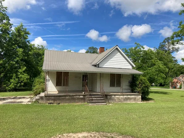709 Railroad St, Broxton, GA 31519