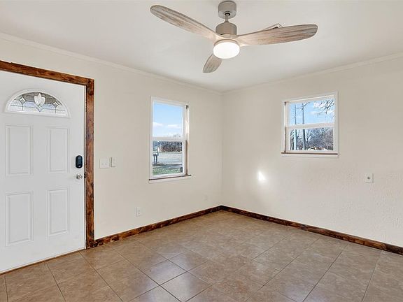 2nd image of 309 W Elm St