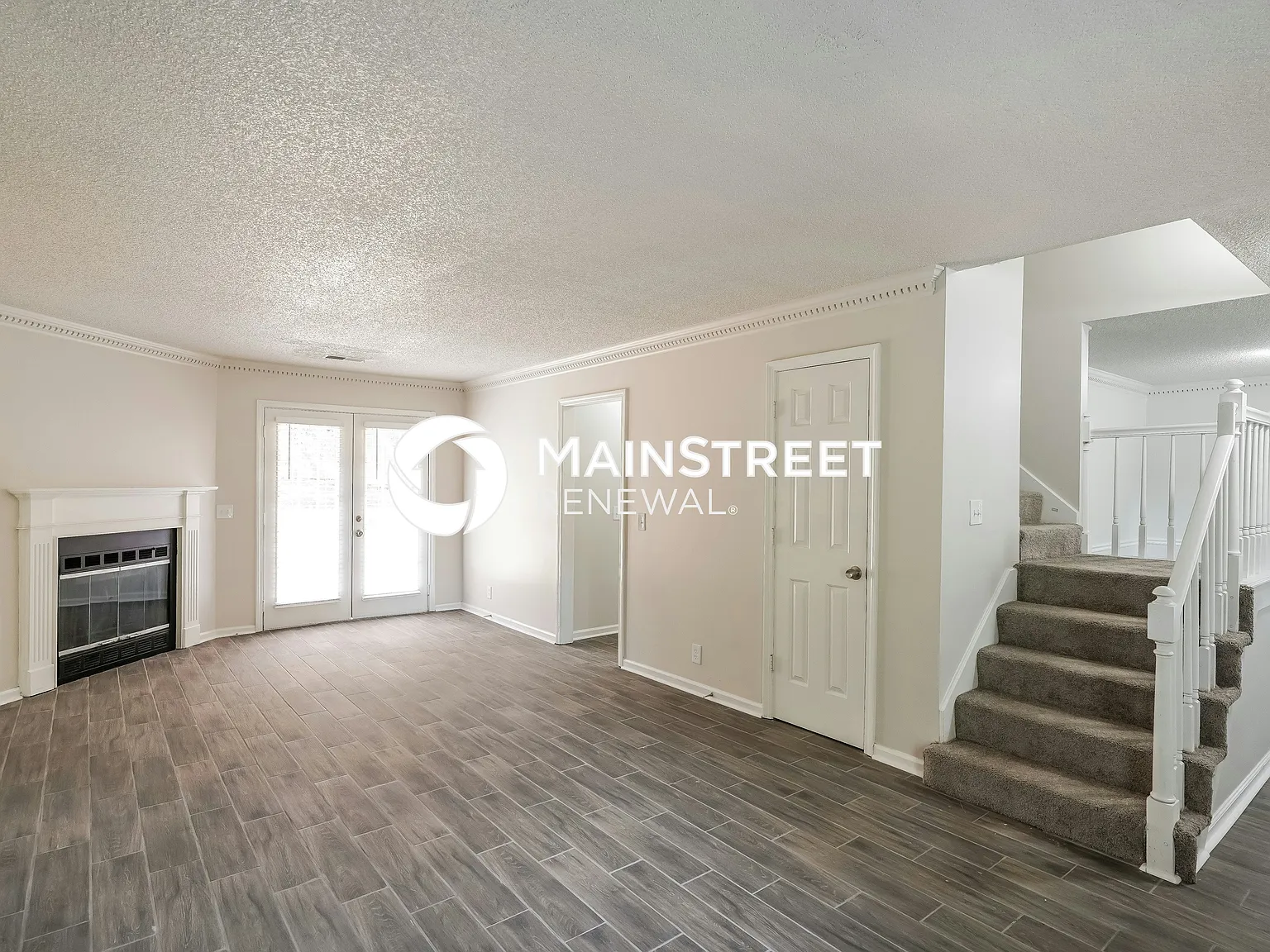 124 Newcastle Ct — Photo 3