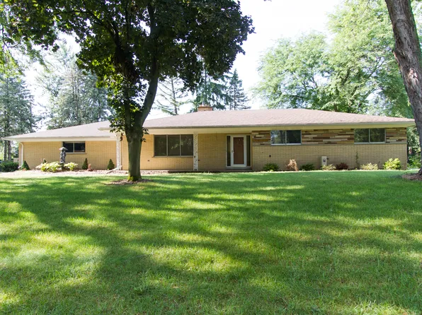 5034 Hampshire Dr, Shelby Township, MI 48316