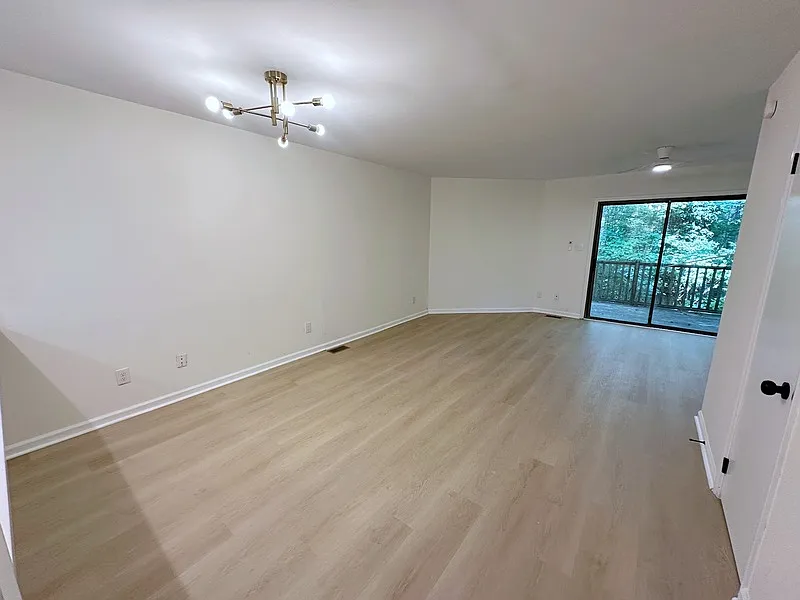 2 bed, 1.5 bath, 1077 sqft, $1,695 — Photo 3
