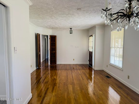 4th image of 598 Forest Road