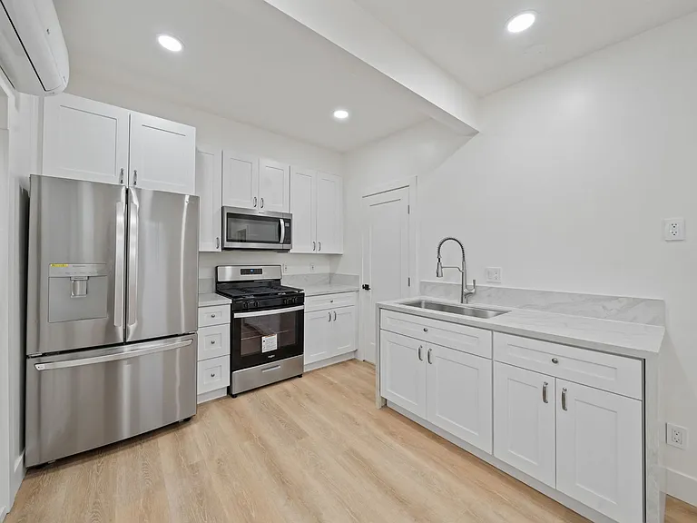 6842 Estrella Ave — Photo 5