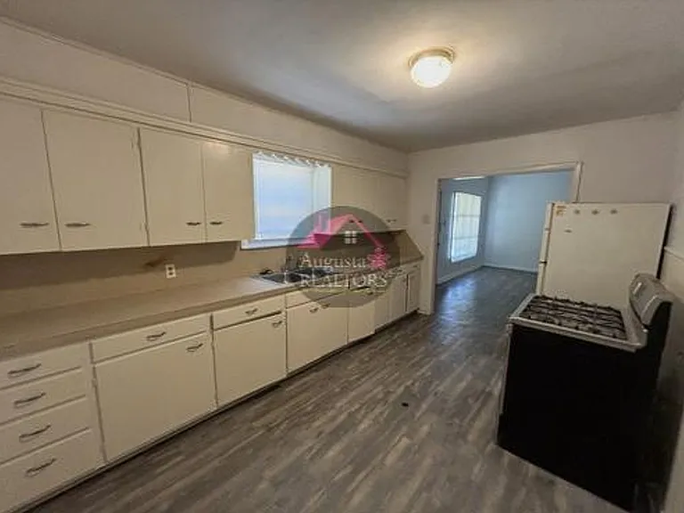 1515 James St — Photo 5