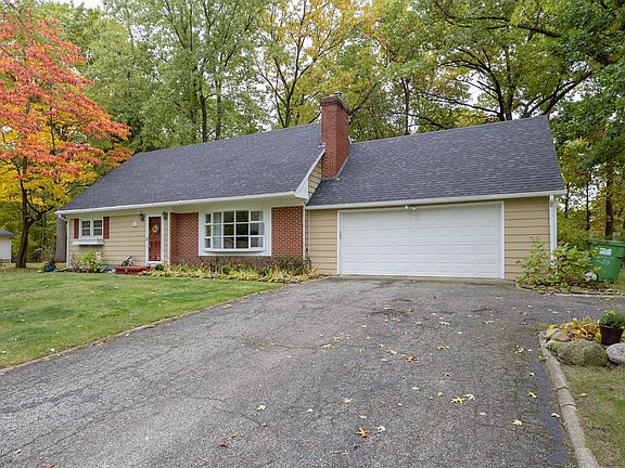 2nd image of 7619 Lake Wood Dr