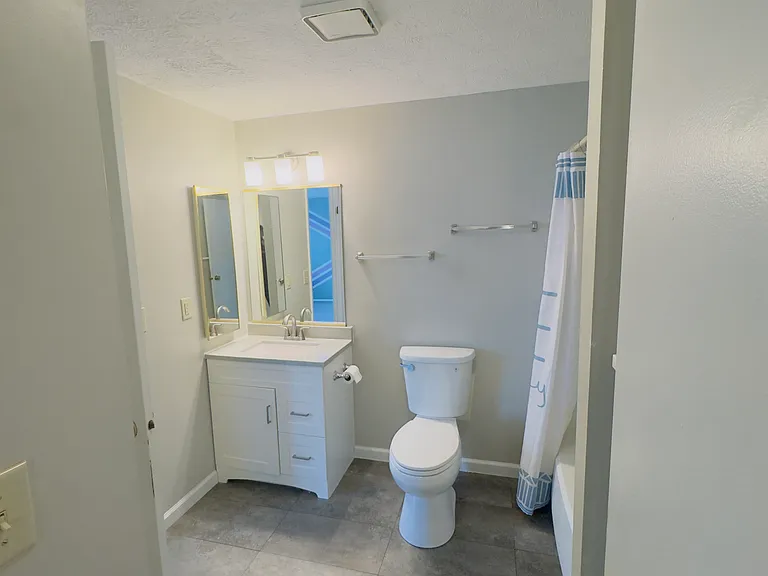 Master Bathroom Image 1
