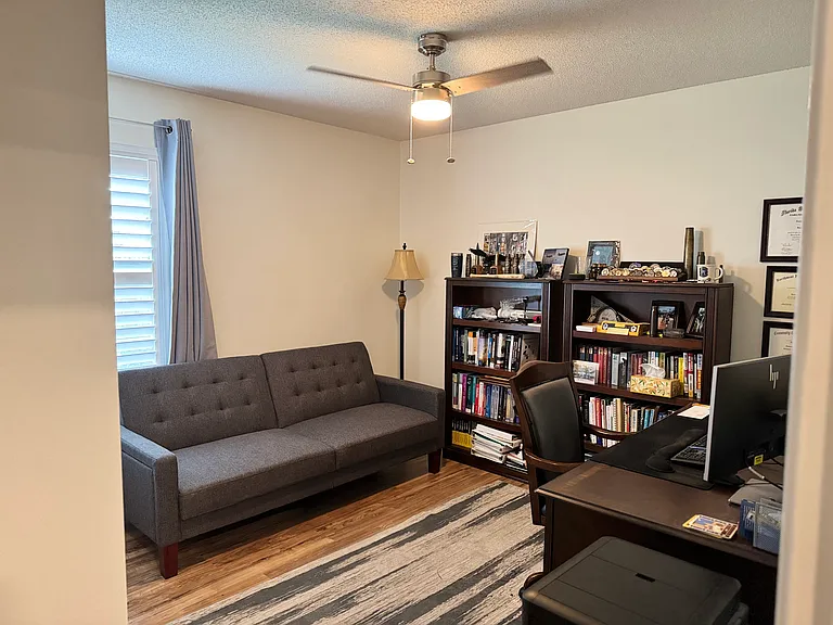 Kenneth Dr — Photo 14
