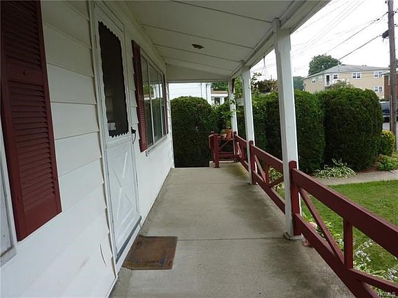 4th image of 28 Stillwell Ave