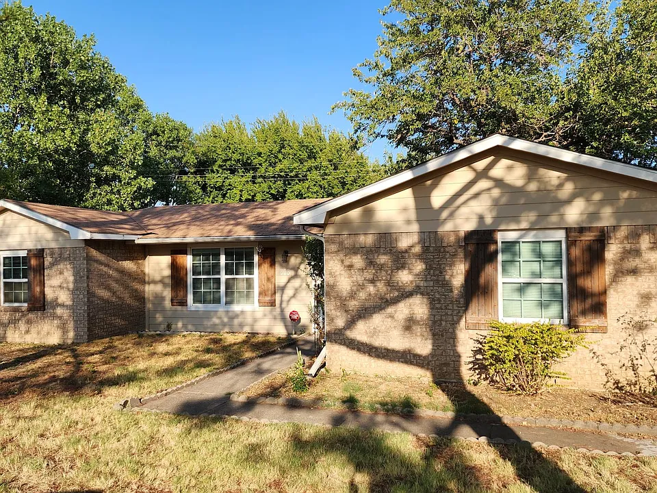 808 Howell Dr