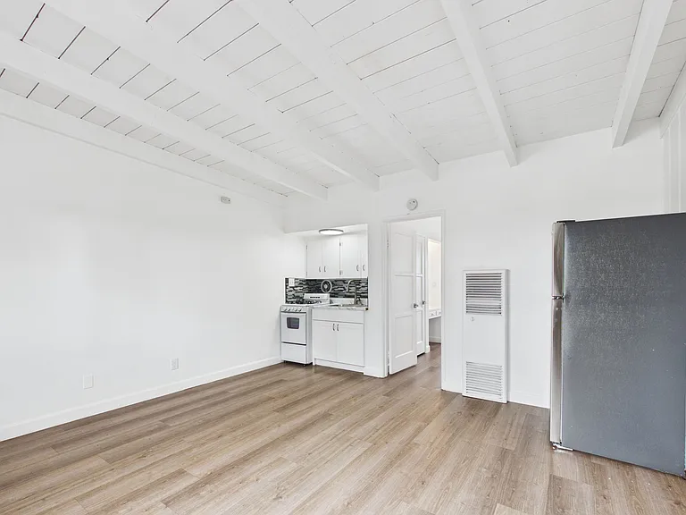 205-215 W Roderick Ave #5 — Photo 13