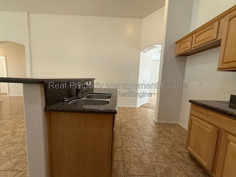 4417 W Saint Kateri Dr — Photo 10