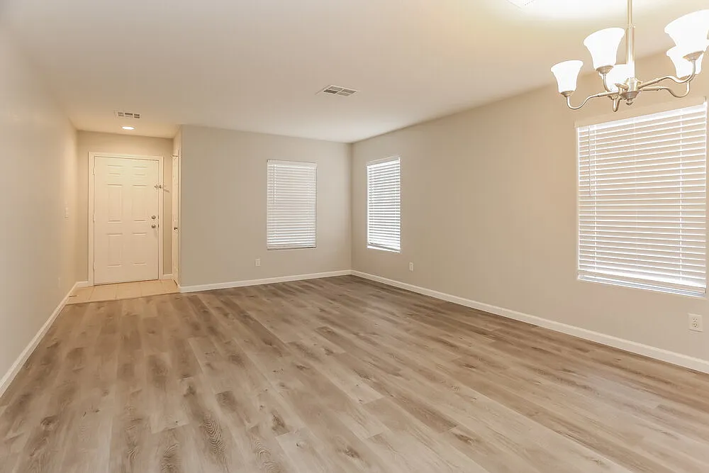3 bed, 2.0 bath, 1564 sqft, $2,205 — Photo 4