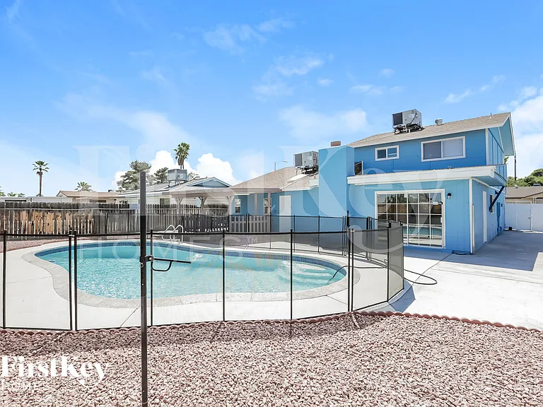 825 Antigua St — Photo 14