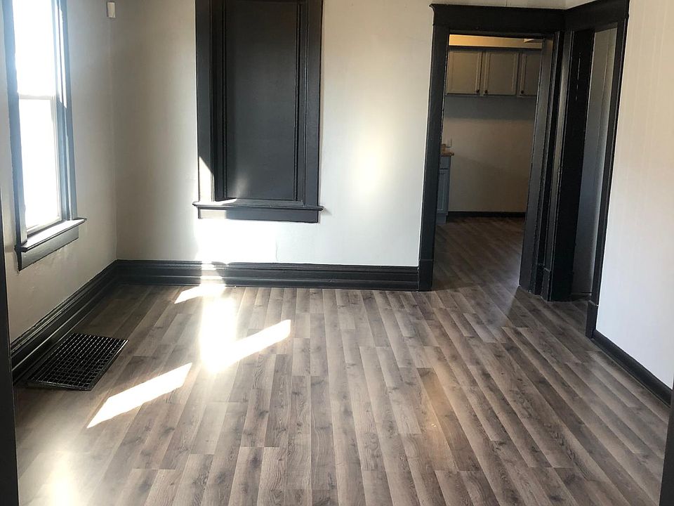 1st image of 550 Douglas Ave