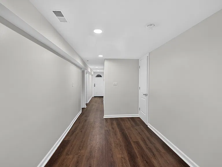 3023 W Wellington Ave — Photo 21