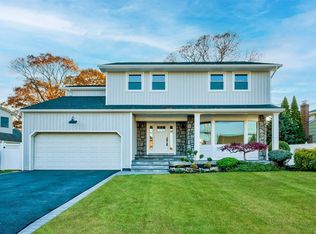 112 Whitewood Dr, Massapequa Park, NY 11762