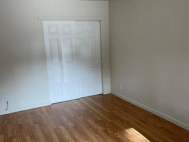 82 Robinson Ave — Photo 9