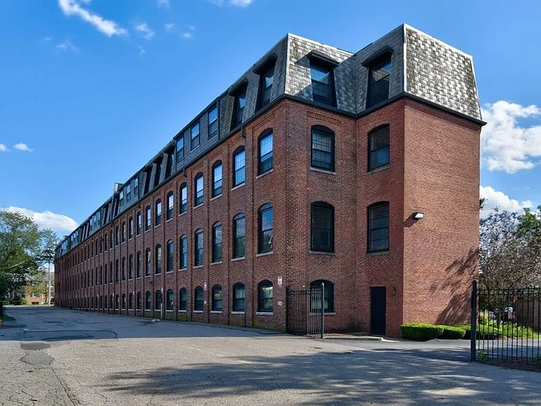 21 Linden St #212 — Photo 33