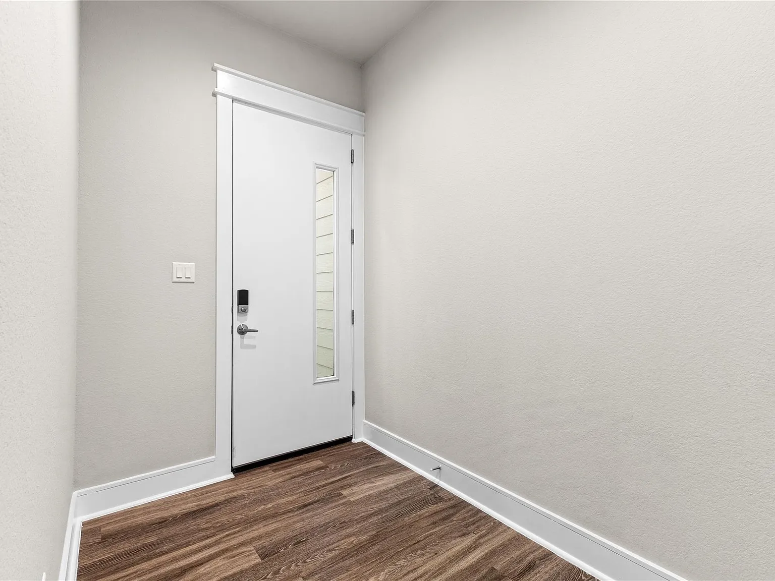 3 bed, 2.5 bath, 1828 sqft, $1,950 — Photo 2
