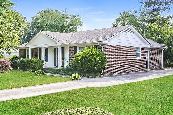 3 bed, 2.0 bath, 1604 sqft, $1,725 — Photo 3