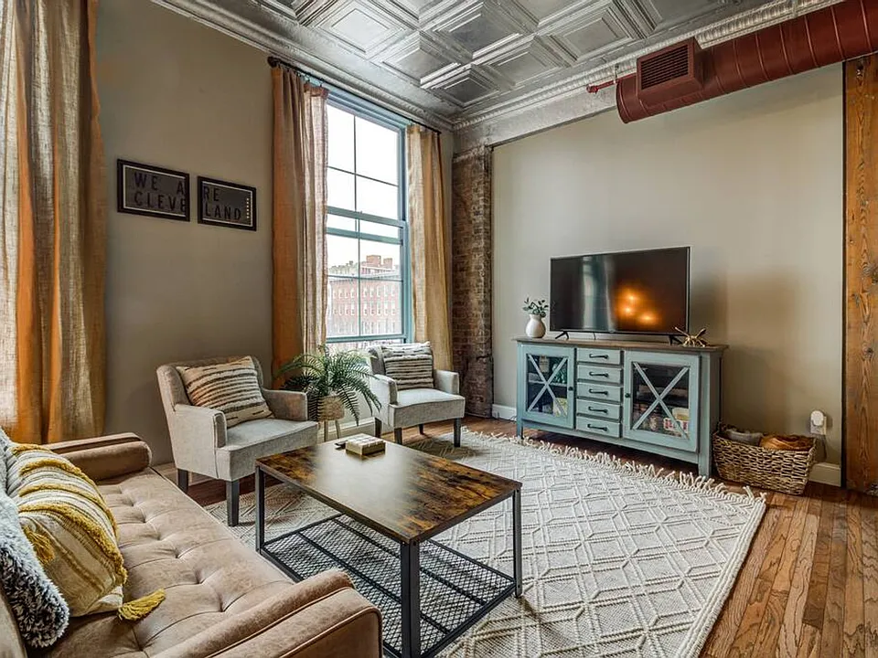 408 W Saint Clair Ave #3-ID1593909P