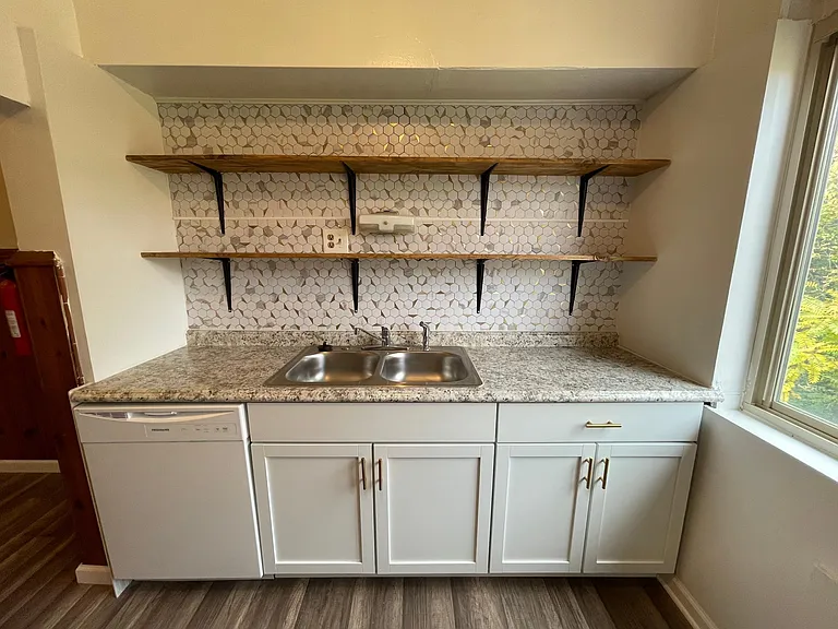 877 Ludlow Ave #4 — Photo 10