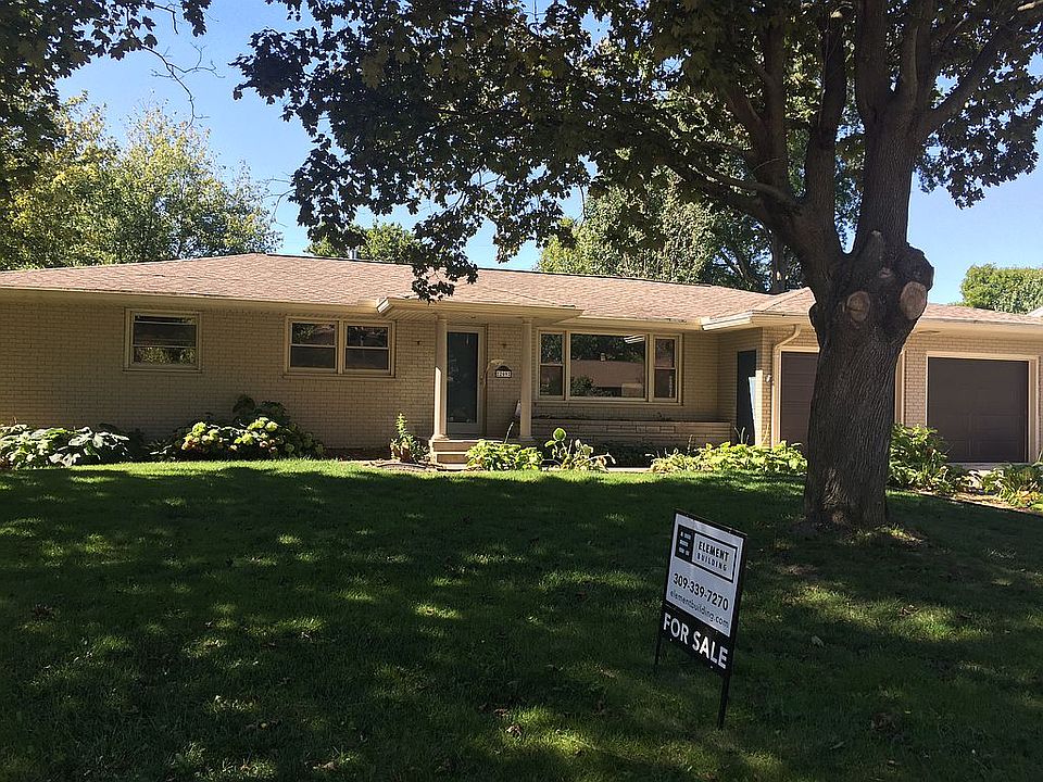 Brick ranch. 4-bed. 2.5 bath