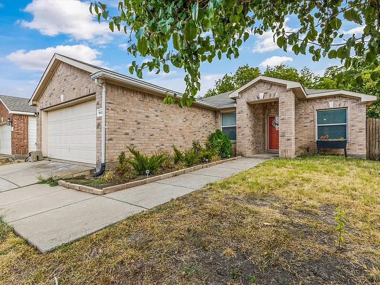 8610 Mountain Bluff Ln — Photo 1