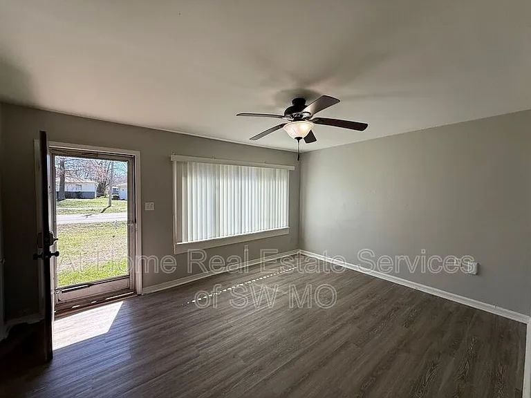 1465 E Seminole St — Photo 3