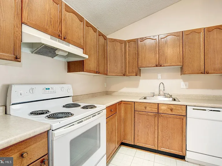 2106 Whitehall Rd #2D — Photo 17