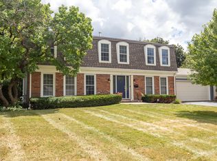 1 Woods Chapel Rd, Rolling Meadows, IL 60008