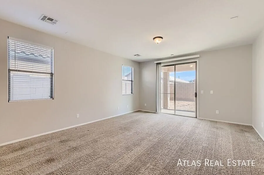 2 Weeks Free Rent If Moved In By 10/15 Or Doggie Door Installed In The Home! 3 Bed 2 Bath Smart E... — Photo 4