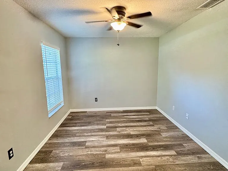 941 Park Valley Cir — Photo 14