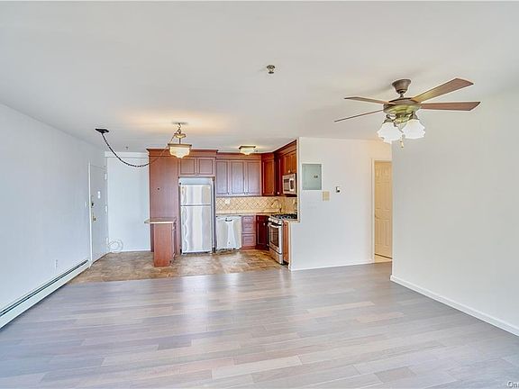 4th image of 24 Pennyfield Ave