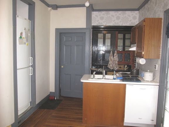 3rd image of 62 W Main St