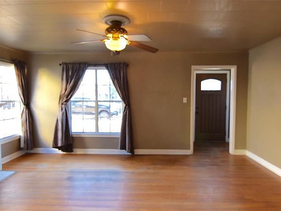 4th image of 2313 1st St