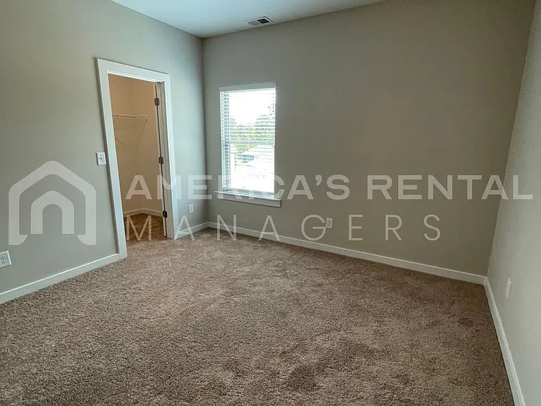 55 Kings Way — Photo 18