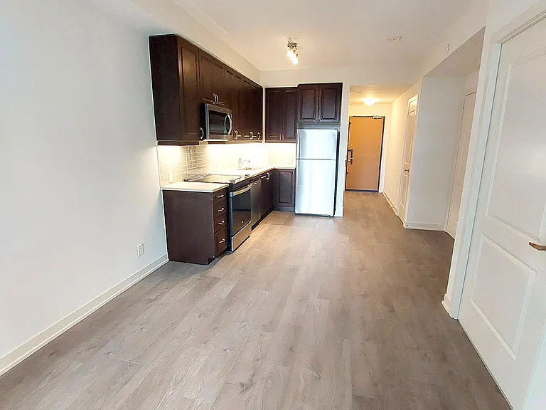 4955 Yonge St #1001 — Photo 4