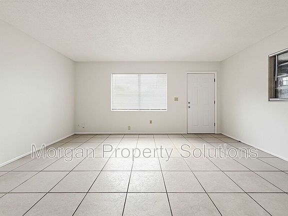 3rd image of 1221 Poinsettia Ave