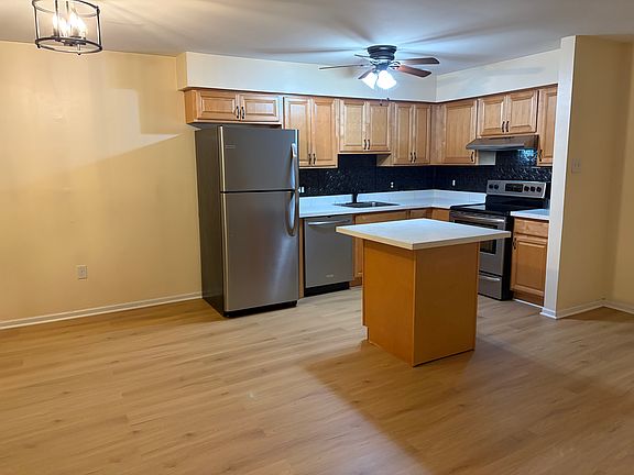 3rd image of 43 Chelmsford Ct