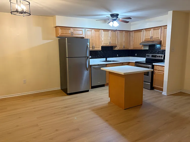 43 Chelmsford Ct — Photo 3