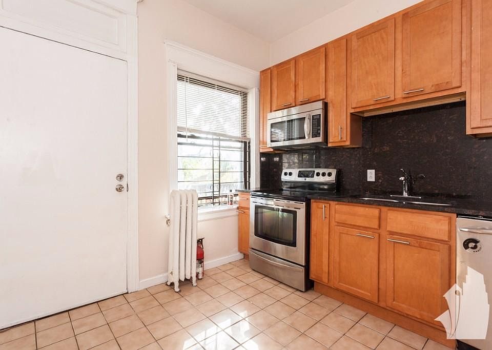 1st image of 941 W Windsor Ave #822