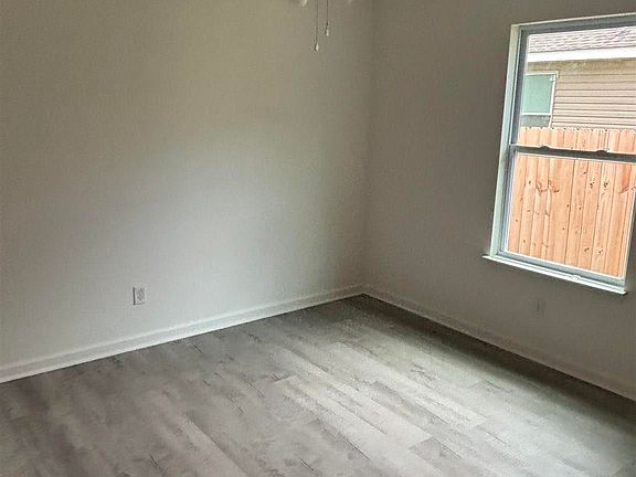 3rd image of 5589 Santa Monica St