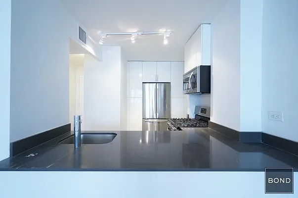 Rented by Bond New York | media 8