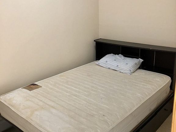 4th image of 2362 Steinway St #2F